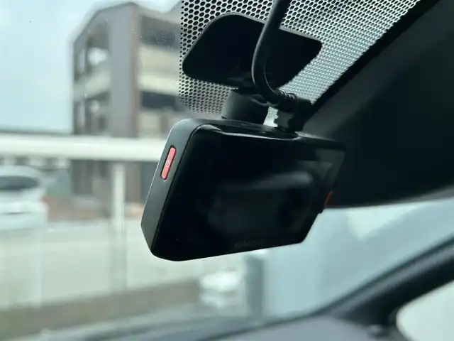 トヨタ エスクァイア ハイブリッド Gi 滋賀県 2018(平30)年 5.4万km スパークリングブラックパールクリスタルシャイン ガソリン（ハイブリッド）/2WD(FF)/CVT/オートハザードシステム/TMPS空気圧センサー/アルパイン12.8インチフリップダウンモニター/両側パワースライドドア/アルパイン11インチナビ/(AM/FM/CD/DVD/BT/USB/HDMI/SD/フルセグTV）/ビルトインETC/ドライブレコーダー/クリアランスソナー/プリクラッシュセーフティ/レーントレーシングアシスト/クルーズコントロール/電格ウインカーミラー/黒革シート/エアーシート/シートヒーター/革巻きステアリング/ステアリングスイッチ/オートライト/LEDヘッドライト/フロントフォグ/オートマチックハイビーム/フルオートエアコン/プッシュスタート/純正フロアマット/純正ドアバイザー