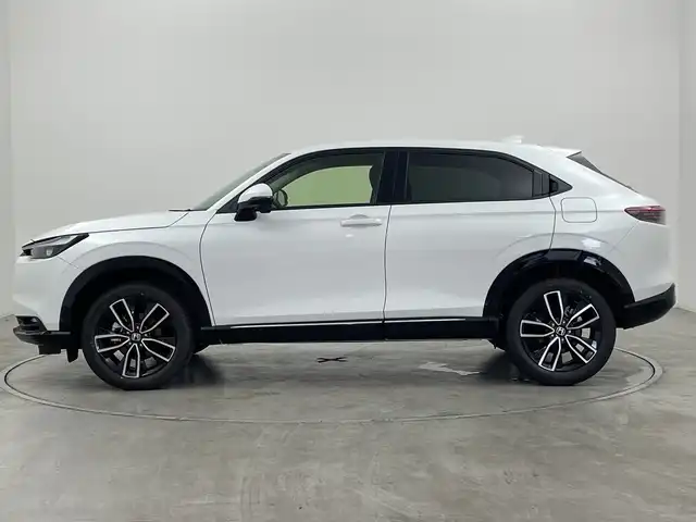 ホンダ ヴェゼル ハイブリッド e:HEV Z 群馬県 2025(令7)年 0.1千km プラチナホワイトパール 登録済未使用車　純正９型ナビ　バックカメラ　電動リアゲート　ハーフレザー　シートヒーター　ハンドルヒーター　置くだけ充電　アダプティブクルーズコントロール　ＢＳＭ　ＥＴＣ２．０　ＬＥＤライト　禁煙車