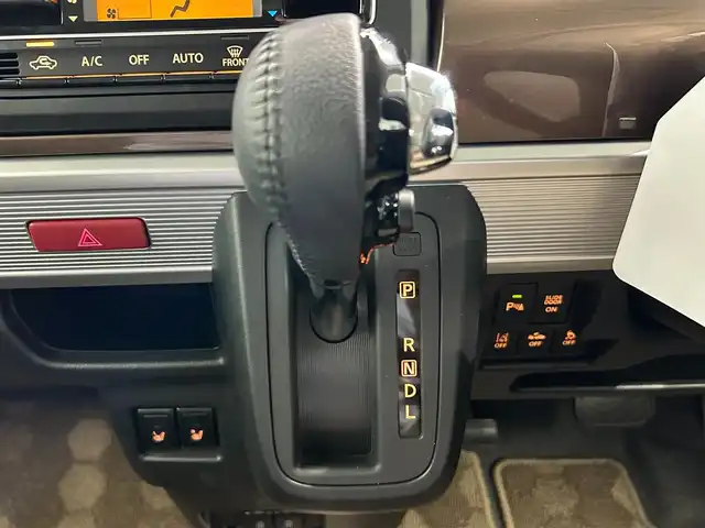 スズキ スペーシア ギア マイスタイル 鹿児島県 2023(令5)年 2.4万km ウッディブラウンメタリック/ホワイト 純正ナビ/フルセグＴＶ/全方位カメラ/衝突軽減ブレーキ/ＥＴＣ/クルーズコントロール/ドライブレコーダー/ベンチシート/シートヒーター/両側パワースライドドア/リアセンサー/オートマチックハイビーム