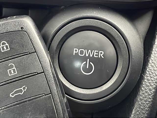 トヨタ プリウス Z 宮城県 2023(令5)年 5.1万km プラチナホワイトパールマイカ 禁煙車/４WD/パノラマルーフ/純正ディスプレイオーディオナビ/（BT/AM/FM/applecarPlay/androidauto/フルセグTV）/パノラミックビューモニター/合皮シート/メモリーパワーシート/パワーバックドア/LEDヘッドライト/ステアリングヒーター/エアーシート/シートヒーター/トヨタセーフティセンス/駐車支援システム（パーキングアシスト）/パーキングサポートブレーキ/ブラインドスポットモニター/プロアクティブドライビングアシスト/リヤクロストラフィックアラート/ロードサインアシスト/リヤカメラディテクション/ABS/衝突被害軽減システム/横滑り防止装置/オートマチックハイビーム