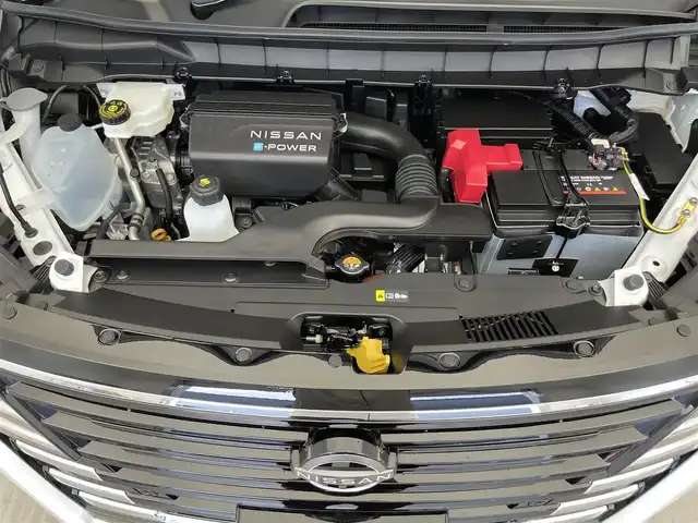 日産 セレナ e－パワー ハイウェイスター V 滋賀県 2025(令7)年 0.1千km プリズムホワイト 登録済未使用車/純正１２．３インチナビ/全方位カメラ/両側パワースライドドア/前後コーナーセンサー/ワイヤレス充電/レーンキープアシスト/プロパイロット/-レーンキープアシスト/-追従型クルーズコントロール/追従型クルーズコントロール/衝突防止アシスト/ステアリングリモコン/ワイヤレス充電/ETC2.0