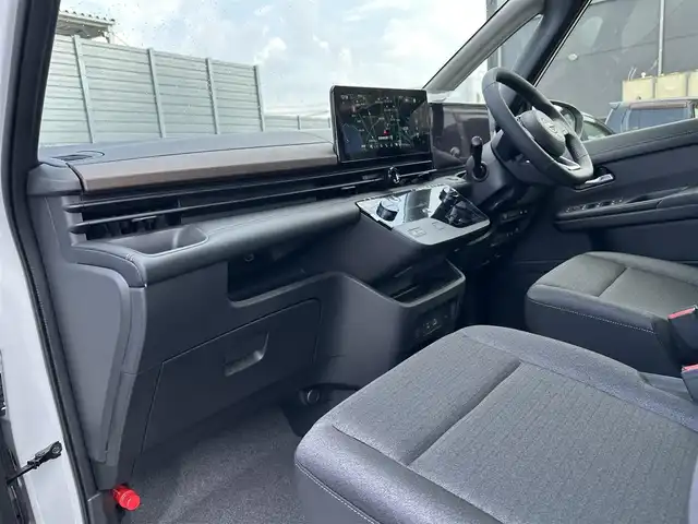 日産 セレナ e－パワー ハイウェイスター V 滋賀県 2025(令7)年 0.1千km プリズムホワイト 登録済未使用車/純正１２．３インチナビ/全方位カメラ/両側パワースライドドア/前後コーナーセンサー/ワイヤレス充電/レーンキープアシスト/プロパイロット/-レーンキープアシスト/-追従型クルーズコントロール/追従型クルーズコントロール/衝突防止アシスト/ステアリングリモコン/ワイヤレス充電/ETC2.0