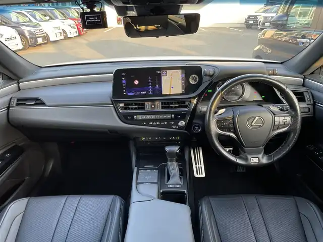 レクサス ＥＳ 300h Fスポーツ 愛知県 2021(令3)年 6.6万km ホワイトノーヴァガラスフレーク 後期型ES”F SPORT”/コネクッティッドナビ/全方位カメラ/フルセグTV/CD/DVD再生/ETC2.0/Bluetooth/USB/AUX接続/パドルシフト/レーダークルーズコントロール/パワーシート（D/N）/本革シート/シートヒーター（D/N）/シートベンチレーション（D/N）/サンルーフ/純正フロアマット/ハンズフリー電動トランクリッド/純正19インチアルミホイール/LEDヘッドライト/オートマチックハイビーム/コーナーセンサー/横滑り防止装置/衝突軽減ブレーキ/レーンキープアシスト/ブラインドスポットモニター/電動パーキングブレーキ/ブレーキホールド/ドライブレコーダー（前後）/充電用USBポート（前席2個、後席2個）/ステアリングヒーター/リヤウィンドウ電動サンシェード/デジタルインナーミラー