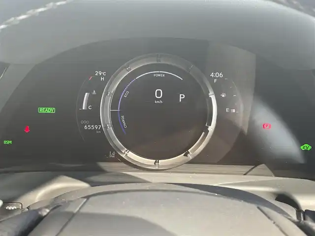 レクサス ＥＳ 300h Fスポーツ 愛知県 2021(令3)年 6.6万km ホワイトノーヴァガラスフレーク 後期型ES”F SPORT”/コネクッティッドナビ/全方位カメラ/フルセグTV/CD/DVD再生/ETC2.0/Bluetooth/USB/AUX接続/パドルシフト/レーダークルーズコントロール/パワーシート（D/N）/本革シート/シートヒーター（D/N）/シートベンチレーション（D/N）/サンルーフ/純正フロアマット/ハンズフリー電動トランクリッド/純正19インチアルミホイール/LEDヘッドライト/オートマチックハイビーム/コーナーセンサー/横滑り防止装置/衝突軽減ブレーキ/レーンキープアシスト/ブラインドスポットモニター/電動パーキングブレーキ/ブレーキホールド/ドライブレコーダー（前後）/充電用USBポート（前席2個、後席2個）/ステアリングヒーター/リヤウィンドウ電動サンシェード/デジタルインナーミラー