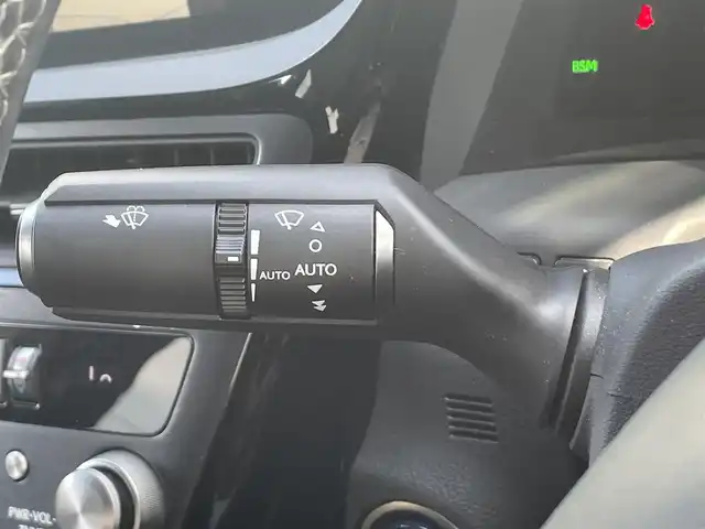 レクサス ＥＳ 300h Fスポーツ 愛知県 2021(令3)年 6.6万km ホワイトノーヴァガラスフレーク 後期型ES”F SPORT”/コネクッティッドナビ/全方位カメラ/フルセグTV/CD/DVD再生/ETC2.0/Bluetooth/USB/AUX接続/パドルシフト/レーダークルーズコントロール/パワーシート（D/N）/本革シート/シートヒーター（D/N）/シートベンチレーション（D/N）/サンルーフ/純正フロアマット/ハンズフリー電動トランクリッド/純正19インチアルミホイール/LEDヘッドライト/オートマチックハイビーム/コーナーセンサー/横滑り防止装置/衝突軽減ブレーキ/レーンキープアシスト/ブラインドスポットモニター/電動パーキングブレーキ/ブレーキホールド/ドライブレコーダー（前後）/充電用USBポート（前席2個、後席2個）/ステアリングヒーター/リヤウィンドウ電動サンシェード/デジタルインナーミラー