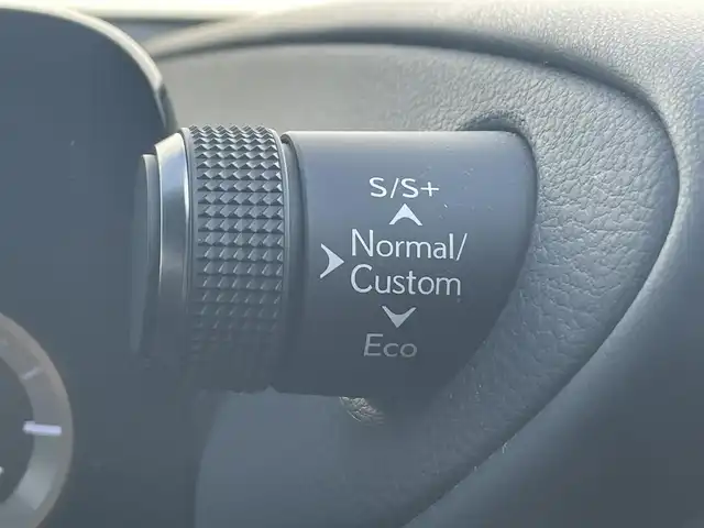 レクサス ＥＳ 300h Fスポーツ 愛知県 2021(令3)年 6.6万km ホワイトノーヴァガラスフレーク 後期型ES”F SPORT”/コネクッティッドナビ/全方位カメラ/フルセグTV/CD/DVD再生/ETC2.0/Bluetooth/USB/AUX接続/パドルシフト/レーダークルーズコントロール/パワーシート（D/N）/本革シート/シートヒーター（D/N）/シートベンチレーション（D/N）/サンルーフ/純正フロアマット/ハンズフリー電動トランクリッド/純正19インチアルミホイール/LEDヘッドライト/オートマチックハイビーム/コーナーセンサー/横滑り防止装置/衝突軽減ブレーキ/レーンキープアシスト/ブラインドスポットモニター/電動パーキングブレーキ/ブレーキホールド/ドライブレコーダー（前後）/充電用USBポート（前席2個、後席2個）/ステアリングヒーター/リヤウィンドウ電動サンシェード/デジタルインナーミラー