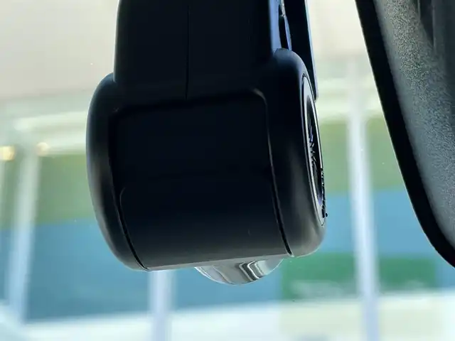 スズキ ジムニー XC 道央・札幌 2022(令4)年 0.3万km ジャングルグリーン ・4WD/・衝突軽減ブレーキ/・レーダークルーズコントロール(追従走行あり)/・HDDナビ/CD&BT&SD&フルセグTV/・レーンキープアシスト/・バックカメラ/・横滑り防止装置/・アイドリングストップ/・前席シートヒーター/・前後ドライブレコーダー/・オートエアコン/・オートライト/・ビルトインETC/・プッシュスタート/・スマートキー/・純正フロアマット/・ドアバイザー/・ウィンカーミラー/・フォグランプ/・マーカーランプ/・電動格納ミラー/・前席バニティミラー