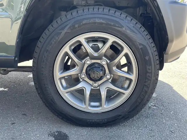 スズキ ジムニー XC 道央・札幌 2022(令4)年 0.3万km ジャングルグリーン ・4WD/・衝突軽減ブレーキ/・レーダークルーズコントロール(追従走行あり)/・HDDナビ/CD&BT&SD&フルセグTV/・レーンキープアシスト/・バックカメラ/・横滑り防止装置/・アイドリングストップ/・前席シートヒーター/・前後ドライブレコーダー/・オートエアコン/・オートライト/・ビルトインETC/・プッシュスタート/・スマートキー/・純正フロアマット/・ドアバイザー/・ウィンカーミラー/・フォグランプ/・マーカーランプ/・電動格納ミラー/・前席バニティミラー