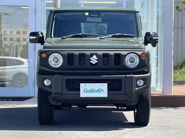 スズキ ジムニー XC 道央・札幌 2022(令4)年 0.3万km ジャングルグリーン ・4WD/・衝突軽減ブレーキ/・レーダークルーズコントロール(追従走行あり)/・HDDナビ/CD&BT&SD&フルセグTV/・レーンキープアシスト/・バックカメラ/・横滑り防止装置/・アイドリングストップ/・前席シートヒーター/・前後ドライブレコーダー/・オートエアコン/・オートライト/・ビルトインETC/・プッシュスタート/・スマートキー/・純正フロアマット/・ドアバイザー/・ウィンカーミラー/・フォグランプ/・マーカーランプ/・電動格納ミラー/・前席バニティミラー