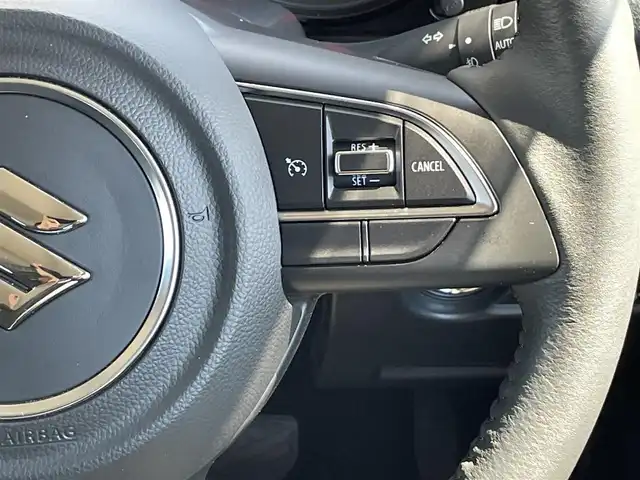 スズキ ジムニー XC 道央・札幌 2022(令4)年 0.3万km ジャングルグリーン ・4WD/・衝突軽減ブレーキ/・レーダークルーズコントロール(追従走行あり)/・HDDナビ/CD&BT&SD&フルセグTV/・レーンキープアシスト/・バックカメラ/・横滑り防止装置/・アイドリングストップ/・前席シートヒーター/・前後ドライブレコーダー/・オートエアコン/・オートライト/・ビルトインETC/・プッシュスタート/・スマートキー/・純正フロアマット/・ドアバイザー/・ウィンカーミラー/・フォグランプ/・マーカーランプ/・電動格納ミラー/・前席バニティミラー