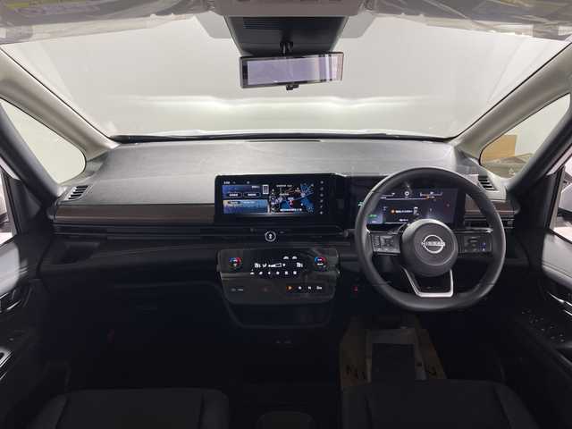 日産 セレナ e－パワー ハイウェイスター V 福岡県 2025(令7)年 0.1千km プリズムホワイト 登録済未使用車/純正ナビ　（BT/AMFM/フルセグ/AppleCarPlay）/全方位カメラ　/プロパイロット/ＢＳＭ　/デジタルインナーミラー　/前後コーナーセンサー　/ＥＴＣ　/両側パワースライド　/置き型充電　/ＨＤＭＩ　/横滑り防止装置　/レーンキープアシスト/衝突被害軽減システム