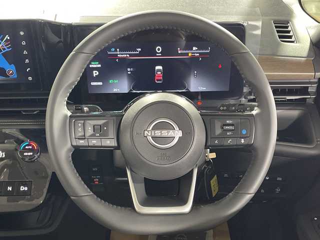 日産 セレナ e－パワー ハイウェイスター V 福岡県 2025(令7)年 0.1千km プリズムホワイト 登録済未使用車/純正ナビ　（BT/AMFM/フルセグ/AppleCarPlay）/全方位カメラ　/プロパイロット/ＢＳＭ　/デジタルインナーミラー　/前後コーナーセンサー　/ＥＴＣ　/両側パワースライド　/置き型充電　/ＨＤＭＩ　/横滑り防止装置　/レーンキープアシスト/衝突被害軽減システム