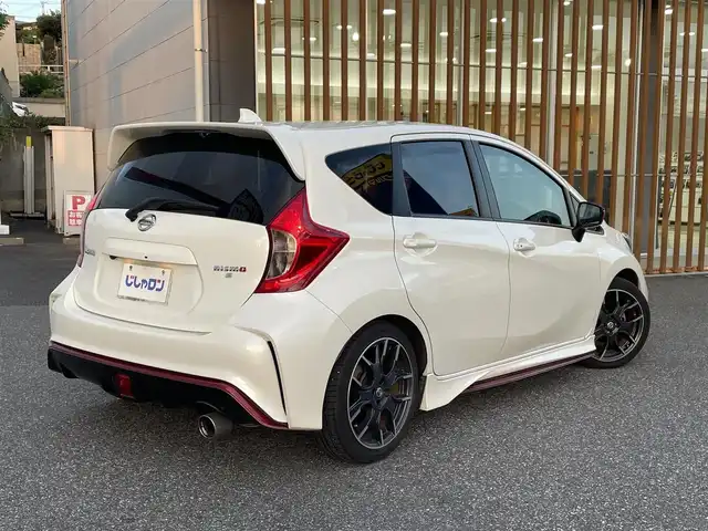 日産 ノート ニスモS 千葉県 2015(平27)年 10.6万km ブリリアントホワイトパール (株)IDOMが運営する【じしゃロン八千代店】の自社ローン対象車両になります。こちらは現金またはオートローンご利用時の価格です。自社ローンご希望の方は別途その旨お申付け下さい/ETC/エンジンスタートボタン/MT車/スマートキー