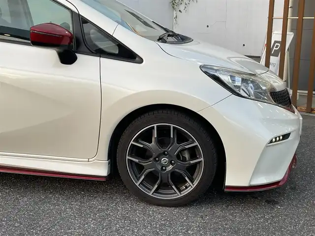 日産 ノート ニスモS 千葉県 2015(平27)年 10.6万km ブリリアントホワイトパール (株)IDOMが運営する【じしゃロン八千代店】の自社ローン対象車両になります。こちらは現金またはオートローンご利用時の価格です。自社ローンご希望の方は別途その旨お申付け下さい/ETC/エンジンスタートボタン/MT車/スマートキー