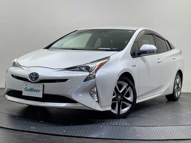 トヨタ プリウス A プレミアム　ツーリングセレ 愛媛県 2018(平30)年 6.1万km ホワイトパールクリスタルシャイン 9インチ純正メモリーナビ/フルセグテレビ/Bluetooth/DVD/バックカメラ/本革シート/シートヒーター/運転席パワーシート/LEDヘッドライト/ETC/ドライブレコーダー/衝突被害軽減ブレーキ/レーンキープアシスト/クルーズコントロール/スマートキー/AC100V電源