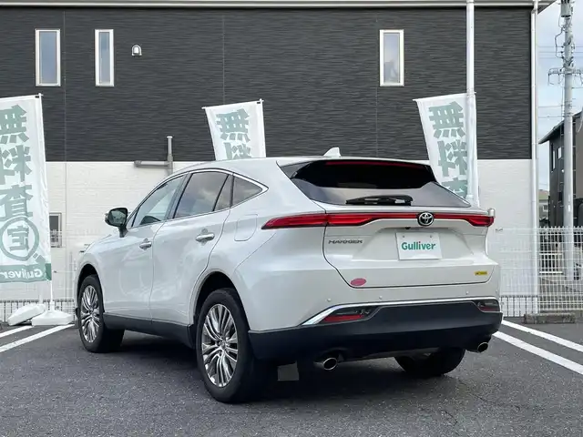 トヨタ ハリアー Z レザーパッケージ 三重県 2020(令2)年 4.9万km ホワイトパールクリスタルシャイン 登録時49017km/ワンオーナー/禁煙車/黒革シート/JBLサウンド/デジタルインナーミラー/純正ナビ/（AM/FM/TV/Bluetooth）/フルセグTV/アラウンドビューモニター/レーダークルーズコントロール/ビルトインETC2.0/ステアリングスイッチ/オートライト/オートハイビーム/シートメモリー/ベンチレーション/シートヒーター/パワーシート/ステアリングヒーター/パワーバックドア/プリクラッシュセーフティ/レーンキープアシスト/クリアランスソナー/BSM/先行車発進お知らせ機能/スペアキー/プッシュスタート/純正フロアマット/純正アルミ
