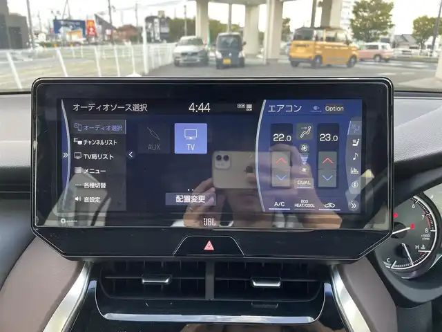 トヨタ ハリアー Z レザーパッケージ 三重県 2020(令2)年 4.9万km ホワイトパールクリスタルシャイン 登録時49017km/ワンオーナー/禁煙車/黒革シート/JBLサウンド/デジタルインナーミラー/純正ナビ/（AM/FM/TV/Bluetooth）/フルセグTV/アラウンドビューモニター/レーダークルーズコントロール/ビルトインETC2.0/ステアリングスイッチ/オートライト/オートハイビーム/シートメモリー/ベンチレーション/シートヒーター/パワーシート/ステアリングヒーター/パワーバックドア/プリクラッシュセーフティ/レーンキープアシスト/クリアランスソナー/BSM/先行車発進お知らせ機能/スペアキー/プッシュスタート/純正フロアマット/純正アルミ