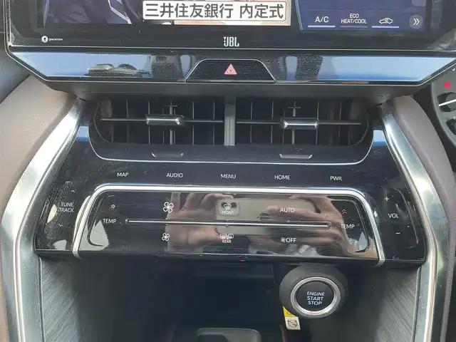 トヨタ ハリアー Z レザーパッケージ 三重県 2020(令2)年 4.9万km ホワイトパールクリスタルシャイン 登録時49017km/ワンオーナー/禁煙車/黒革シート/JBLサウンド/デジタルインナーミラー/純正ナビ/（AM/FM/TV/Bluetooth）/フルセグTV/アラウンドビューモニター/レーダークルーズコントロール/ビルトインETC2.0/ステアリングスイッチ/オートライト/オートハイビーム/シートメモリー/ベンチレーション/シートヒーター/パワーシート/ステアリングヒーター/パワーバックドア/プリクラッシュセーフティ/レーンキープアシスト/クリアランスソナー/BSM/先行車発進お知らせ機能/スペアキー/プッシュスタート/純正フロアマット/純正アルミ