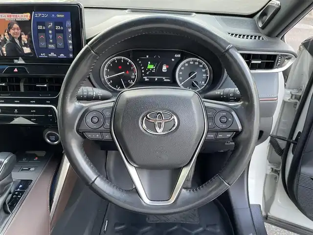 トヨタ ハリアー Z レザーパッケージ 三重県 2020(令2)年 4.9万km ホワイトパールクリスタルシャイン 登録時49017km/ワンオーナー/禁煙車/黒革シート/JBLサウンド/デジタルインナーミラー/純正ナビ/（AM/FM/TV/Bluetooth）/フルセグTV/アラウンドビューモニター/レーダークルーズコントロール/ビルトインETC2.0/ステアリングスイッチ/オートライト/オートハイビーム/シートメモリー/ベンチレーション/シートヒーター/パワーシート/ステアリングヒーター/パワーバックドア/プリクラッシュセーフティ/レーンキープアシスト/クリアランスソナー/BSM/先行車発進お知らせ機能/スペアキー/プッシュスタート/純正フロアマット/純正アルミ