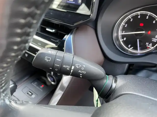 トヨタ ハリアー Z レザーパッケージ 三重県 2020(令2)年 4.9万km ホワイトパールクリスタルシャイン 登録時49017km/ワンオーナー/禁煙車/黒革シート/JBLサウンド/デジタルインナーミラー/純正ナビ/（AM/FM/TV/Bluetooth）/フルセグTV/アラウンドビューモニター/レーダークルーズコントロール/ビルトインETC2.0/ステアリングスイッチ/オートライト/オートハイビーム/シートメモリー/ベンチレーション/シートヒーター/パワーシート/ステアリングヒーター/パワーバックドア/プリクラッシュセーフティ/レーンキープアシスト/クリアランスソナー/BSM/先行車発進お知らせ機能/スペアキー/プッシュスタート/純正フロアマット/純正アルミ