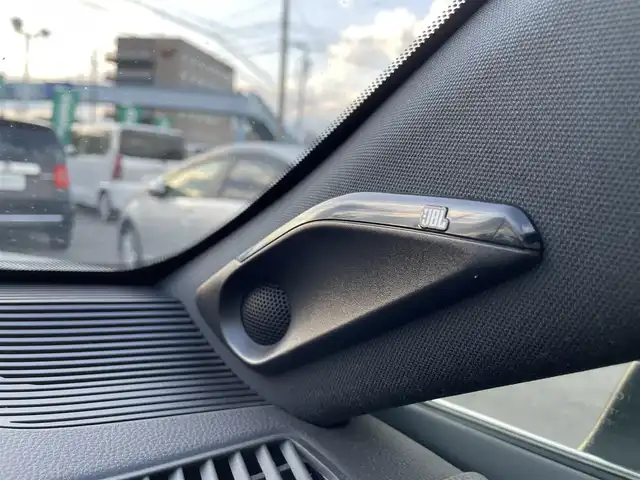 トヨタ ハリアー Z レザーパッケージ 三重県 2020(令2)年 4.9万km ホワイトパールクリスタルシャイン 登録時49017km/ワンオーナー/禁煙車/黒革シート/JBLサウンド/デジタルインナーミラー/純正ナビ/（AM/FM/TV/Bluetooth）/フルセグTV/アラウンドビューモニター/レーダークルーズコントロール/ビルトインETC2.0/ステアリングスイッチ/オートライト/オートハイビーム/シートメモリー/ベンチレーション/シートヒーター/パワーシート/ステアリングヒーター/パワーバックドア/プリクラッシュセーフティ/レーンキープアシスト/クリアランスソナー/BSM/先行車発進お知らせ機能/スペアキー/プッシュスタート/純正フロアマット/純正アルミ