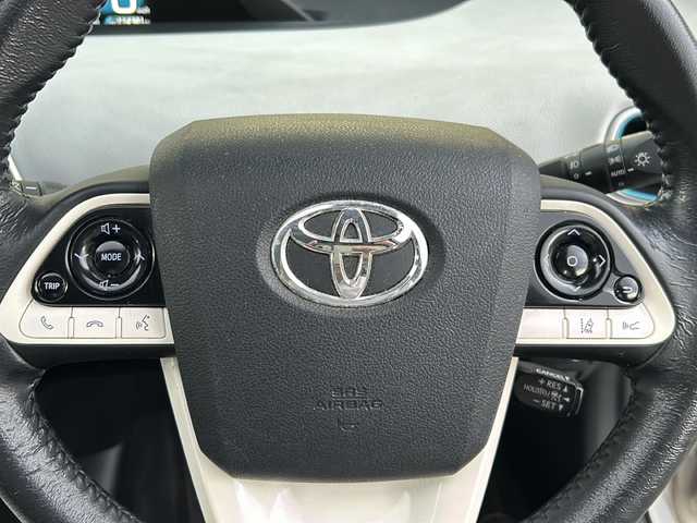 トヨタ プリウス A 愛知県 2016(平28)年 11.5万km スティールブロンドM 登録時走行距離114381km/ワンオーナー/純正9インチメモリナビ/（Bluetooth/フルセグTV/DVD/AM/FM)/バックカメラ/インテリジェントクリアランスソナー/サンルーフ/トヨタセーフティーセンス/プリクラッシュセーフティー/レーンディパーチャーアラート/ブラインドスポットモニター/インテリジェントパーキングアシスト/ヘッドアップディスプレイ/オートマッチハイビーム/純正ドアバイザー/純正フロアマット/ビルドインETC/テレビキャンセラー/スマートキー/（スペアキー×１）/保証書