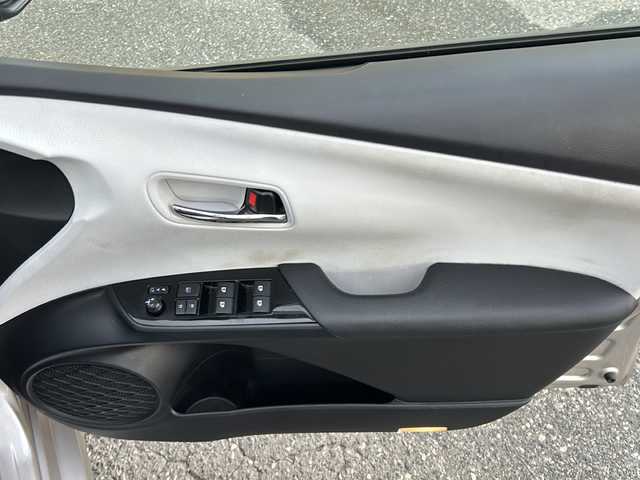 トヨタ プリウス A 愛知県 2016(平28)年 11.5万km スティールブロンドM 登録時走行距離114381km/ワンオーナー/純正9インチメモリナビ/（Bluetooth/フルセグTV/DVD/AM/FM)/バックカメラ/インテリジェントクリアランスソナー/サンルーフ/トヨタセーフティーセンス/プリクラッシュセーフティー/レーンディパーチャーアラート/ブラインドスポットモニター/インテリジェントパーキングアシスト/ヘッドアップディスプレイ/オートマッチハイビーム/純正ドアバイザー/純正フロアマット/ビルドインETC/テレビキャンセラー/スマートキー/（スペアキー×１）/保証書
