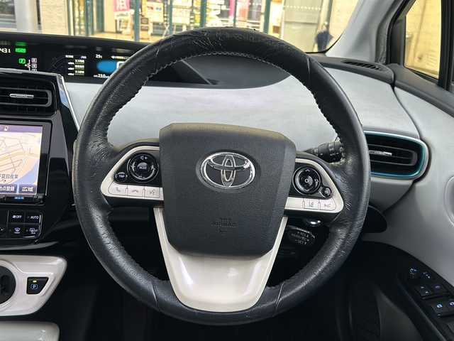 トヨタ プリウス A 愛知県 2016(平28)年 11.5万km スティールブロンドM 登録時走行距離114381km/ワンオーナー/純正9インチメモリナビ/（Bluetooth/フルセグTV/DVD/AM/FM)/バックカメラ/インテリジェントクリアランスソナー/サンルーフ/トヨタセーフティーセンス/プリクラッシュセーフティー/レーンディパーチャーアラート/ブラインドスポットモニター/インテリジェントパーキングアシスト/ヘッドアップディスプレイ/オートマッチハイビーム/純正ドアバイザー/純正フロアマット/ビルドインETC/テレビキャンセラー/スマートキー/（スペアキー×１）/保証書