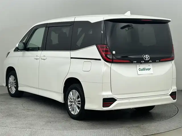 トヨタ ノア S－Z 道央・札幌 2023(令5)年 5.2万km ホワイトパールクリスタルシャイン ・４WD/・10.5インチHDディスプレイ通信型ナビ/　CD/DVD/BT/USB/Miracast/HDMI/フルセグTV/・TVキット（走行中視聴可）/・ステアリングスイッチ/・バックカメラ/・ナビ連動ビルトインETC2.0/・ルームミラー型ドライブレコーダー前後/・トヨタセーフティセンス/　LDA（低車速支援）/PCS/PDA/　PKSB/RSA/クリアランスソナー/　発進遅れ告知/後退速度抑制/・レーダークルーズコントロール/・横滑り防止装置/・ブレーキホールド/・ECO MODE/・ハンズフリーデュアルパワースライドドア/・パワーバックドア/・オートマチックハイビーム/・オートライト/・ヘッドランプレベライザー/・LEDヘッドライト＆フォグ/・ドアミラーウィンカー/・オートリトラクタブルミラー/・D+N席シートヒーター/・nanoe-X付AAC(WAC)/・純正ドアバイザー/・社外カーゴマット/・シートバックテーブル/・２列目サンシェード/・純正１６インチAW/・プッシュスタート/・スマートキー