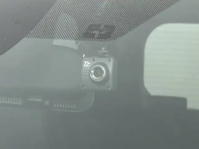 トヨタ ノア S－Z 道央・札幌 2023(令5)年 5.2万km ホワイトパールクリスタルシャイン ・４WD/・10.5インチHDディスプレイ通信型ナビ/　CD/DVD/BT/USB/Miracast/HDMI/フルセグTV/・TVキット（走行中視聴可）/・ステアリングスイッチ/・バックカメラ/・ナビ連動ビルトインETC2.0/・ルームミラー型ドライブレコーダー前後/・トヨタセーフティセンス/　LDA（低車速支援）/PCS/PDA/　PKSB/RSA/クリアランスソナー/　発進遅れ告知/後退速度抑制/・レーダークルーズコントロール/・横滑り防止装置/・ブレーキホールド/・ECO MODE/・ハンズフリーデュアルパワースライドドア/・パワーバックドア/・オートマチックハイビーム/・オートライト/・ヘッドランプレベライザー/・LEDヘッドライト＆フォグ/・ドアミラーウィンカー/・オートリトラクタブルミラー/・D+N席シートヒーター/・nanoe-X付AAC(WAC)/・純正ドアバイザー/・社外カーゴマット/・シートバックテーブル/・２列目サンシェード/・純正１６インチAW/・プッシュスタート/・スマートキー