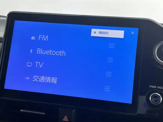 トヨタ ノア S－Z 道央・札幌 2023(令5)年 5.2万km ホワイトパールクリスタルシャイン ・４WD/・10.5インチHDディスプレイ通信型ナビ/　CD/DVD/BT/USB/Miracast/HDMI/フルセグTV/・TVキット（走行中視聴可）/・ステアリングスイッチ/・バックカメラ/・ナビ連動ビルトインETC2.0/・ルームミラー型ドライブレコーダー前後/・トヨタセーフティセンス/　LDA（低車速支援）/PCS/PDA/　PKSB/RSA/クリアランスソナー/　発進遅れ告知/後退速度抑制/・レーダークルーズコントロール/・横滑り防止装置/・ブレーキホールド/・ECO MODE/・ハンズフリーデュアルパワースライドドア/・パワーバックドア/・オートマチックハイビーム/・オートライト/・ヘッドランプレベライザー/・LEDヘッドライト＆フォグ/・ドアミラーウィンカー/・オートリトラクタブルミラー/・D+N席シートヒーター/・nanoe-X付AAC(WAC)/・純正ドアバイザー/・社外カーゴマット/・シートバックテーブル/・２列目サンシェード/・純正１６インチAW/・プッシュスタート/・スマートキー