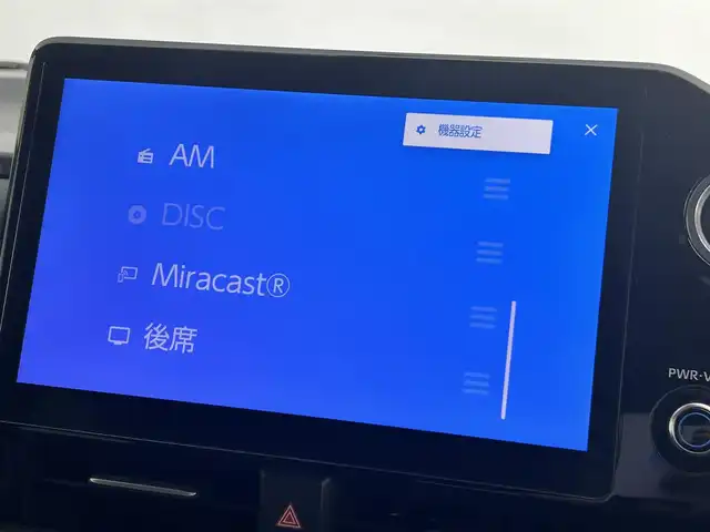 トヨタ ノア S－Z 道央・札幌 2023(令5)年 5.2万km ホワイトパールクリスタルシャイン ・４WD/・10.5インチHDディスプレイ通信型ナビ/　CD/DVD/BT/USB/Miracast/HDMI/フルセグTV/・TVキット（走行中視聴可）/・ステアリングスイッチ/・バックカメラ/・ナビ連動ビルトインETC2.0/・ルームミラー型ドライブレコーダー前後/・トヨタセーフティセンス/　LDA（低車速支援）/PCS/PDA/　PKSB/RSA/クリアランスソナー/　発進遅れ告知/後退速度抑制/・レーダークルーズコントロール/・横滑り防止装置/・ブレーキホールド/・ECO MODE/・ハンズフリーデュアルパワースライドドア/・パワーバックドア/・オートマチックハイビーム/・オートライト/・ヘッドランプレベライザー/・LEDヘッドライト＆フォグ/・ドアミラーウィンカー/・オートリトラクタブルミラー/・D+N席シートヒーター/・nanoe-X付AAC(WAC)/・純正ドアバイザー/・社外カーゴマット/・シートバックテーブル/・２列目サンシェード/・純正１６インチAW/・プッシュスタート/・スマートキー