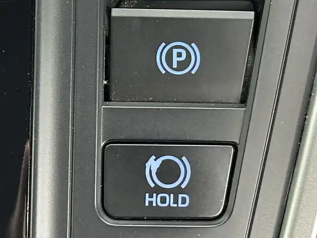 トヨタ ノア S－Z 道央・札幌 2023(令5)年 5.2万km ホワイトパールクリスタルシャイン ・４WD/・10.5インチHDディスプレイ通信型ナビ/　CD/DVD/BT/USB/Miracast/HDMI/フルセグTV/・TVキット（走行中視聴可）/・ステアリングスイッチ/・バックカメラ/・ナビ連動ビルトインETC2.0/・ルームミラー型ドライブレコーダー前後/・トヨタセーフティセンス/　LDA（低車速支援）/PCS/PDA/　PKSB/RSA/クリアランスソナー/　発進遅れ告知/後退速度抑制/・レーダークルーズコントロール/・横滑り防止装置/・ブレーキホールド/・ECO MODE/・ハンズフリーデュアルパワースライドドア/・パワーバックドア/・オートマチックハイビーム/・オートライト/・ヘッドランプレベライザー/・LEDヘッドライト＆フォグ/・ドアミラーウィンカー/・オートリトラクタブルミラー/・D+N席シートヒーター/・nanoe-X付AAC(WAC)/・純正ドアバイザー/・社外カーゴマット/・シートバックテーブル/・２列目サンシェード/・純正１６インチAW/・プッシュスタート/・スマートキー