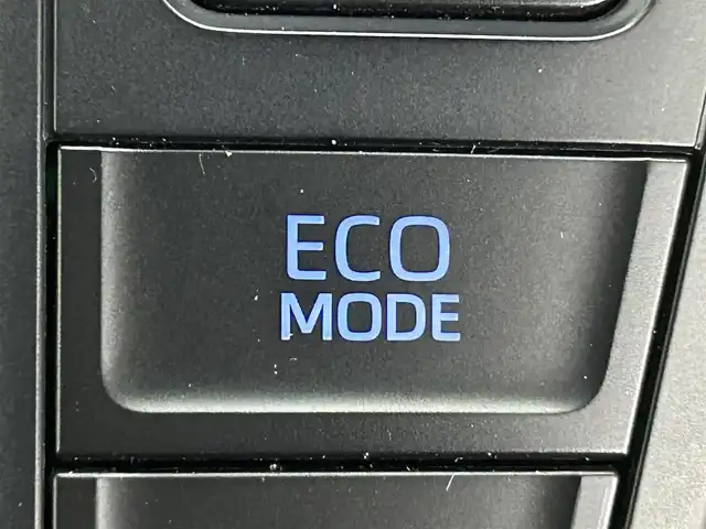 トヨタ ノア S－Z 道央・札幌 2023(令5)年 5.2万km ホワイトパールクリスタルシャイン ・４WD/・10.5インチHDディスプレイ通信型ナビ/　CD/DVD/BT/USB/Miracast/HDMI/フルセグTV/・TVキット（走行中視聴可）/・ステアリングスイッチ/・バックカメラ/・ナビ連動ビルトインETC2.0/・ルームミラー型ドライブレコーダー前後/・トヨタセーフティセンス/　LDA（低車速支援）/PCS/PDA/　PKSB/RSA/クリアランスソナー/　発進遅れ告知/後退速度抑制/・レーダークルーズコントロール/・横滑り防止装置/・ブレーキホールド/・ECO MODE/・ハンズフリーデュアルパワースライドドア/・パワーバックドア/・オートマチックハイビーム/・オートライト/・ヘッドランプレベライザー/・LEDヘッドライト＆フォグ/・ドアミラーウィンカー/・オートリトラクタブルミラー/・D+N席シートヒーター/・nanoe-X付AAC(WAC)/・純正ドアバイザー/・社外カーゴマット/・シートバックテーブル/・２列目サンシェード/・純正１６インチAW/・プッシュスタート/・スマートキー