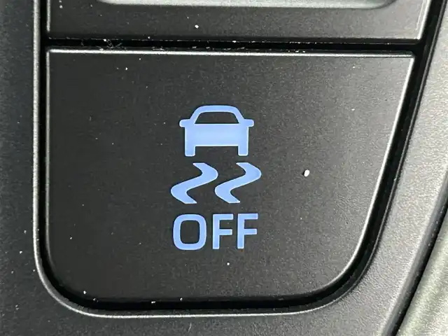 トヨタ ノア S－Z 道央・札幌 2023(令5)年 5.2万km ホワイトパールクリスタルシャイン ・４WD/・10.5インチHDディスプレイ通信型ナビ/　CD/DVD/BT/USB/Miracast/HDMI/フルセグTV/・TVキット（走行中視聴可）/・ステアリングスイッチ/・バックカメラ/・ナビ連動ビルトインETC2.0/・ルームミラー型ドライブレコーダー前後/・トヨタセーフティセンス/　LDA（低車速支援）/PCS/PDA/　PKSB/RSA/クリアランスソナー/　発進遅れ告知/後退速度抑制/・レーダークルーズコントロール/・横滑り防止装置/・ブレーキホールド/・ECO MODE/・ハンズフリーデュアルパワースライドドア/・パワーバックドア/・オートマチックハイビーム/・オートライト/・ヘッドランプレベライザー/・LEDヘッドライト＆フォグ/・ドアミラーウィンカー/・オートリトラクタブルミラー/・D+N席シートヒーター/・nanoe-X付AAC(WAC)/・純正ドアバイザー/・社外カーゴマット/・シートバックテーブル/・２列目サンシェード/・純正１６インチAW/・プッシュスタート/・スマートキー