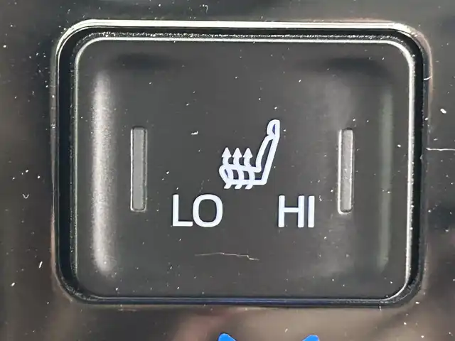 トヨタ ノア S－Z 道央・札幌 2023(令5)年 5.2万km ホワイトパールクリスタルシャイン ・４WD/・10.5インチHDディスプレイ通信型ナビ/　CD/DVD/BT/USB/Miracast/HDMI/フルセグTV/・TVキット（走行中視聴可）/・ステアリングスイッチ/・バックカメラ/・ナビ連動ビルトインETC2.0/・ルームミラー型ドライブレコーダー前後/・トヨタセーフティセンス/　LDA（低車速支援）/PCS/PDA/　PKSB/RSA/クリアランスソナー/　発進遅れ告知/後退速度抑制/・レーダークルーズコントロール/・横滑り防止装置/・ブレーキホールド/・ECO MODE/・ハンズフリーデュアルパワースライドドア/・パワーバックドア/・オートマチックハイビーム/・オートライト/・ヘッドランプレベライザー/・LEDヘッドライト＆フォグ/・ドアミラーウィンカー/・オートリトラクタブルミラー/・D+N席シートヒーター/・nanoe-X付AAC(WAC)/・純正ドアバイザー/・社外カーゴマット/・シートバックテーブル/・２列目サンシェード/・純正１６インチAW/・プッシュスタート/・スマートキー