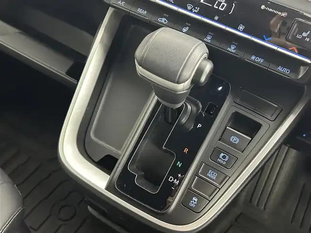 トヨタ ノア S－Z 道央・札幌 2023(令5)年 5.2万km ホワイトパールクリスタルシャイン ・４WD/・10.5インチHDディスプレイ通信型ナビ/　CD/DVD/BT/USB/Miracast/HDMI/フルセグTV/・TVキット（走行中視聴可）/・ステアリングスイッチ/・バックカメラ/・ナビ連動ビルトインETC2.0/・ルームミラー型ドライブレコーダー前後/・トヨタセーフティセンス/　LDA（低車速支援）/PCS/PDA/　PKSB/RSA/クリアランスソナー/　発進遅れ告知/後退速度抑制/・レーダークルーズコントロール/・横滑り防止装置/・ブレーキホールド/・ECO MODE/・ハンズフリーデュアルパワースライドドア/・パワーバックドア/・オートマチックハイビーム/・オートライト/・ヘッドランプレベライザー/・LEDヘッドライト＆フォグ/・ドアミラーウィンカー/・オートリトラクタブルミラー/・D+N席シートヒーター/・nanoe-X付AAC(WAC)/・純正ドアバイザー/・社外カーゴマット/・シートバックテーブル/・２列目サンシェード/・純正１６インチAW/・プッシュスタート/・スマートキー