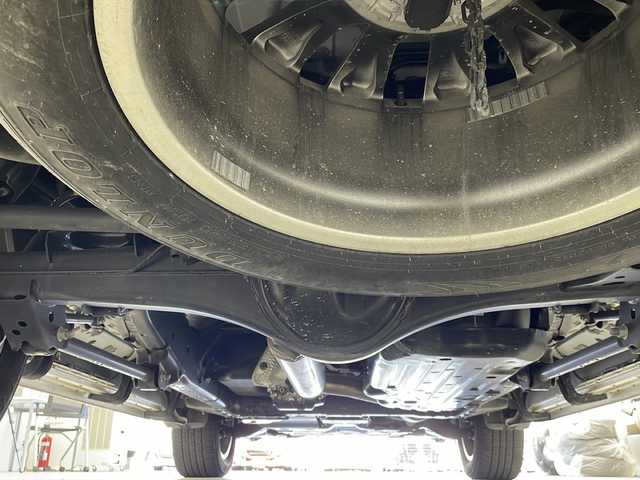 トヨタ ランドクルーザー ZX 岐阜県 2023(令5)年 1.9万km プレシャスホワイトパール 寒冷地仕様/ベージュ内装/JBLプレミアムサウンドシステム/12.3インチディスプレイオーディオ/AM FM/Bluetooth /Miracast/AUX/CD DVD/HDMI/フルセグテレビ/リヤエンターテイメントシステム/クールボックス/タイヤ空気圧警報システム/リヤ電動デフロック/トノカバー/純正ビルトインETC2.0/ルーフレールブラック/ITSコネクト/革巻き&木目調ステアリング/ステアリングリモコン/パワーシート(D/N席)/シートヒーター(全席)/シートベンチレーション(全席)/シートメモリー(D席)/ハンドルヒーター/ワイパーデアイサー/電動サンルーフ/パノラミックビューモニター/社外デジタルインナーミラー/LEDヘッドライト/オートライト/オートハイビーム/リアフォグランプ/パワーバックドア/レーントレーシングアシスト/ふらつき検知機能/プリクラッシュセーフティ/ブラインドスポットビューモニター/クリアランスソナー/リヤクロストラフィックアラート/リヤカメラディテクション/カラーヘッドアップディスプレイ/ロードサインアシスト/ダイナミックレーダークルーズコントロール/先行車発進告知/指紋認識機能