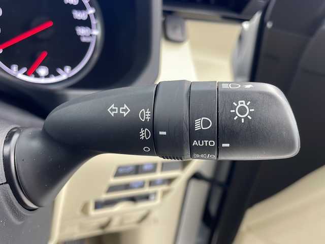 トヨタ ランドクルーザー ZX 岐阜県 2023(令5)年 1.9万km プレシャスホワイトパール 寒冷地仕様/ベージュ内装/JBLプレミアムサウンドシステム/12.3インチディスプレイオーディオ/AM FM/Bluetooth /Miracast/AUX/CD DVD/HDMI/フルセグテレビ/リヤエンターテイメントシステム/クールボックス/タイヤ空気圧警報システム/リヤ電動デフロック/トノカバー/純正ビルトインETC2.0/ルーフレールブラック/ITSコネクト/革巻き&木目調ステアリング/ステアリングリモコン/パワーシート(D/N席)/シートヒーター(全席)/シートベンチレーション(全席)/シートメモリー(D席)/ハンドルヒーター/ワイパーデアイサー/電動サンルーフ/パノラミックビューモニター/社外デジタルインナーミラー/LEDヘッドライト/オートライト/オートハイビーム/リアフォグランプ/パワーバックドア/レーントレーシングアシスト/ふらつき検知機能/プリクラッシュセーフティ/ブラインドスポットビューモニター/クリアランスソナー/リヤクロストラフィックアラート/リヤカメラディテクション/カラーヘッドアップディスプレイ/ロードサインアシスト/ダイナミックレーダークルーズコントロール/先行車発進告知/指紋認識機能