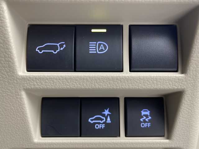 トヨタ ランドクルーザー ZX 岐阜県 2023(令5)年 1.9万km プレシャスホワイトパール 寒冷地仕様/ベージュ内装/JBLプレミアムサウンドシステム/12.3インチディスプレイオーディオ/AM FM/Bluetooth /Miracast/AUX/CD DVD/HDMI/フルセグテレビ/リヤエンターテイメントシステム/クールボックス/タイヤ空気圧警報システム/リヤ電動デフロック/トノカバー/純正ビルトインETC2.0/ルーフレールブラック/ITSコネクト/革巻き&木目調ステアリング/ステアリングリモコン/パワーシート(D/N席)/シートヒーター(全席)/シートベンチレーション(全席)/シートメモリー(D席)/ハンドルヒーター/ワイパーデアイサー/電動サンルーフ/パノラミックビューモニター/社外デジタルインナーミラー/LEDヘッドライト/オートライト/オートハイビーム/リアフォグランプ/パワーバックドア/レーントレーシングアシスト/ふらつき検知機能/プリクラッシュセーフティ/ブラインドスポットビューモニター/クリアランスソナー/リヤクロストラフィックアラート/リヤカメラディテクション/カラーヘッドアップディスプレイ/ロードサインアシスト/ダイナミックレーダークルーズコントロール/先行車発進告知/指紋認識機能