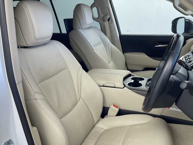 トヨタ ランドクルーザー ZX 岐阜県 2023(令5)年 1.9万km プレシャスホワイトパール 寒冷地仕様/ベージュ内装/JBLプレミアムサウンドシステム/12.3インチディスプレイオーディオ/AM FM/Bluetooth /Miracast/AUX/CD DVD/HDMI/フルセグテレビ/リヤエンターテイメントシステム/クールボックス/タイヤ空気圧警報システム/リヤ電動デフロック/トノカバー/純正ビルトインETC2.0/ルーフレールブラック/ITSコネクト/革巻き&木目調ステアリング/ステアリングリモコン/パワーシート(D/N席)/シートヒーター(全席)/シートベンチレーション(全席)/シートメモリー(D席)/ハンドルヒーター/ワイパーデアイサー/電動サンルーフ/パノラミックビューモニター/社外デジタルインナーミラー/LEDヘッドライト/オートライト/オートハイビーム/リアフォグランプ/パワーバックドア/レーントレーシングアシスト/ふらつき検知機能/プリクラッシュセーフティ/ブラインドスポットビューモニター/クリアランスソナー/リヤクロストラフィックアラート/リヤカメラディテクション/カラーヘッドアップディスプレイ/ロードサインアシスト/ダイナミックレーダークルーズコントロール/先行車発進告知/指紋認識機能