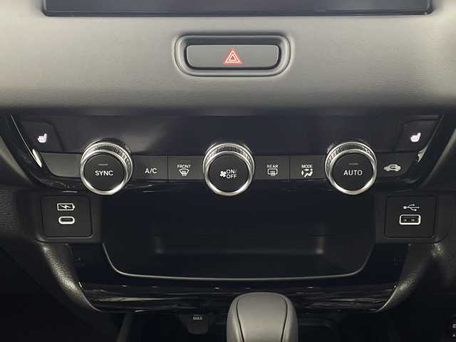 ホンダ ヴェゼル ハイブリッド e:HEV Z 新潟県 2025(令7)年 0.1千km クリスタルブラックパール ホンダセンシング/ワイヤレス充電器/シーケンシャルウィンカー/純正ナビ/　フルセグTV/Bluetooth/AppleCarPlay/AndroidAuto/バックカメラ/パワーバックドア/フットオープナー/レーダークルーズコントロール/LEDオートライト/ハーフレザーシート/シートヒーター/純正18インチアルミホイール/パドルシフト/ブラインドスポットモニター/ステアリングリモコン/ステアリングヒーター/ビルトインETC2.0