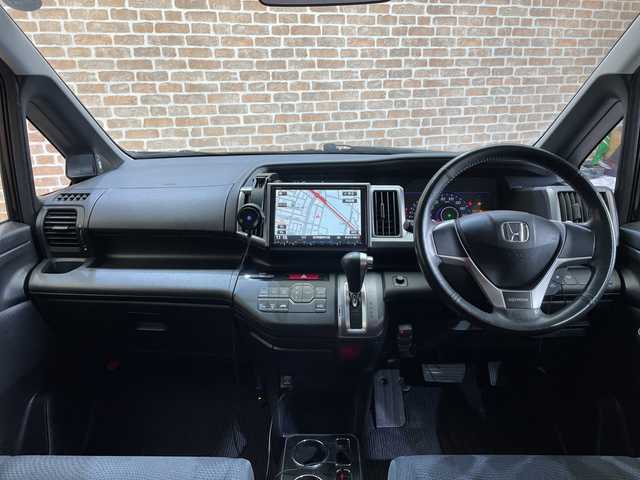 ホンダ ステップワゴン スパーダ S 岩手県 2013(平25)年 12.1万km プレミアムコスミックバイオレットパール ４WD/横滑り防止装置/アイドリングストップ/パドルシフト/ヒルスタートアシスト機能/カロッツェリアサブウーファー/純正ナビ/フルセグTV/バックカメラ/ETC/本革巻きステアリグ/ヒーテッドドアミラー/オートライト/ディスチャージヘッドランプ/フォグランプ/純正フロアマット/純正アルミホイール積み込みあり