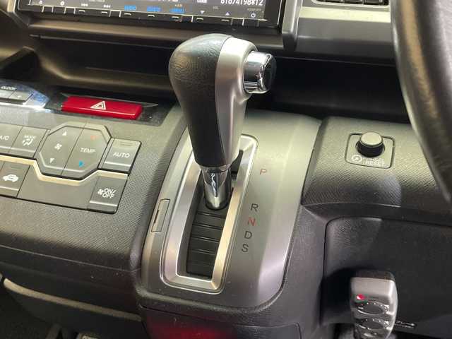 ホンダ ステップワゴン スパーダ S 岩手県 2013(平25)年 12.1万km プレミアムコスミックバイオレットパール ４WD/横滑り防止装置/アイドリングストップ/パドルシフト/ヒルスタートアシスト機能/カロッツェリアサブウーファー/純正ナビ/フルセグTV/バックカメラ/ETC/本革巻きステアリグ/ヒーテッドドアミラー/オートライト/ディスチャージヘッドランプ/フォグランプ/純正フロアマット/純正アルミホイール積み込みあり