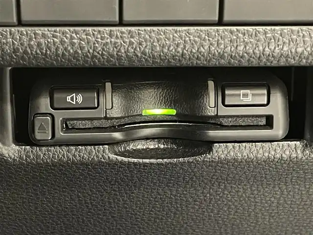 トヨタ ＲＡＶ４ アドベンチャー オフロードPKG 愛知県 2022(令4)年 4.1万km アティチュードブラックマイカ ＡＬＰＩＮＥ９インチナビ　/Bluetooth/ＣａｒＰｌａｙ/フルセグTV/SD/CD・DVD再生/FM/AM)/トヨタセーフティセンス　/　　-プリクラッシュセーフティ/　　-レーントレーニングアシスト/　　-レーダークルーズコントロール/　　-オートマチックハイビーム/　　-ロードサインアシスト/ドライブレコーダー　/ビルトインＥＴＣ　/ＬＥＤヘッドライト　/バックカメラ　/クリアランスソナー/ブラインドスポットモニター/パワーシート　/ルーフレール/純正フロアマット　/フォグランプ/プッシュスタート/　　-スマートキー