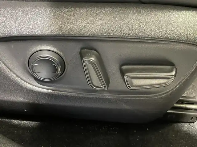 トヨタ ＲＡＶ４ アドベンチャー オフロードPKG 愛知県 2022(令4)年 4.1万km アティチュードブラックマイカ ＡＬＰＩＮＥ９インチナビ　/Bluetooth/ＣａｒＰｌａｙ/フルセグTV/SD/CD・DVD再生/FM/AM)/トヨタセーフティセンス　/　　-プリクラッシュセーフティ/　　-レーントレーニングアシスト/　　-レーダークルーズコントロール/　　-オートマチックハイビーム/　　-ロードサインアシスト/ドライブレコーダー　/ビルトインＥＴＣ　/ＬＥＤヘッドライト　/バックカメラ　/クリアランスソナー/ブラインドスポットモニター/パワーシート　/ルーフレール/純正フロアマット　/フォグランプ/プッシュスタート/　　-スマートキー