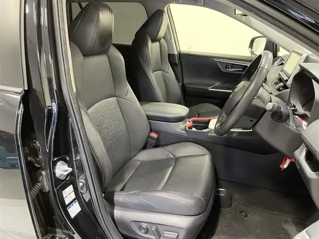 トヨタ ＲＡＶ４ アドベンチャー オフロードPKG 愛知県 2022(令4)年 4.1万km アティチュードブラックマイカ ＡＬＰＩＮＥ９インチナビ　/Bluetooth/ＣａｒＰｌａｙ/フルセグTV/SD/CD・DVD再生/FM/AM)/トヨタセーフティセンス　/　　-プリクラッシュセーフティ/　　-レーントレーニングアシスト/　　-レーダークルーズコントロール/　　-オートマチックハイビーム/　　-ロードサインアシスト/ドライブレコーダー　/ビルトインＥＴＣ　/ＬＥＤヘッドライト　/バックカメラ　/クリアランスソナー/ブラインドスポットモニター/パワーシート　/ルーフレール/純正フロアマット　/フォグランプ/プッシュスタート/　　-スマートキー