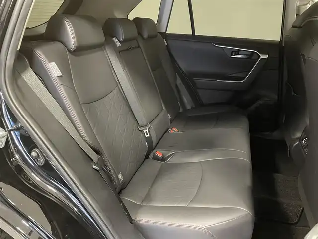 トヨタ ＲＡＶ４ アドベンチャー オフロードPKG 愛知県 2022(令4)年 4.1万km アティチュードブラックマイカ ＡＬＰＩＮＥ９インチナビ　/Bluetooth/ＣａｒＰｌａｙ/フルセグTV/SD/CD・DVD再生/FM/AM)/トヨタセーフティセンス　/　　-プリクラッシュセーフティ/　　-レーントレーニングアシスト/　　-レーダークルーズコントロール/　　-オートマチックハイビーム/　　-ロードサインアシスト/ドライブレコーダー　/ビルトインＥＴＣ　/ＬＥＤヘッドライト　/バックカメラ　/クリアランスソナー/ブラインドスポットモニター/パワーシート　/ルーフレール/純正フロアマット　/フォグランプ/プッシュスタート/　　-スマートキー