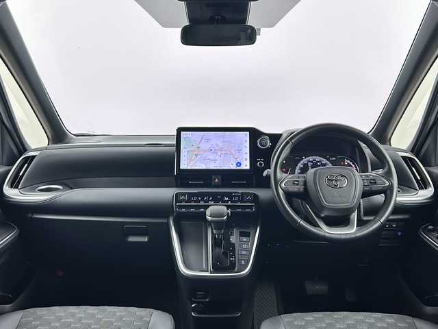 トヨタ ヴォクシー S－Z 大阪府 2022(令4)年 3.2万km アティチュードブラックマイカ 純正10.5インチディスプレイオーディオ(ナビ有)/【フルセグTV/Bluetooth/HDMI/CD/DVD】/純正14インチ後席モニター/快適利便パッケージ/パワーバックドア/後席オットマン/ハンズフリーデュアルパワースライドドア/ステアリングヒーター/nanoe/両側パワースライドドア/トヨタセーフティセンス/プリクラッシュセーフティ/パーキングサポートブレーキ/レーダークルーズコントロール/レーンキープアシスト/オートマチックハイビーム/前後コーナーセンサー/バックカメラ/ハーフレザーシート/前後シートヒーター/ステアリングヒーター/LEDヘッドライト/スマートキー
