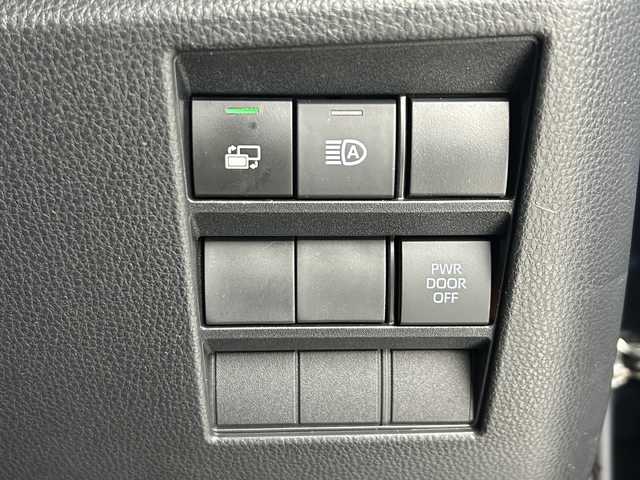 トヨタ ヴォクシー S－Z 大阪府 2022(令4)年 3.2万km アティチュードブラックマイカ 純正10.5インチディスプレイオーディオ(ナビ有)/【フルセグTV/Bluetooth/HDMI/CD/DVD】/純正14インチ後席モニター/快適利便パッケージ/パワーバックドア/後席オットマン/ハンズフリーデュアルパワースライドドア/ステアリングヒーター/nanoe/両側パワースライドドア/トヨタセーフティセンス/プリクラッシュセーフティ/パーキングサポートブレーキ/レーダークルーズコントロール/レーンキープアシスト/オートマチックハイビーム/前後コーナーセンサー/バックカメラ/ハーフレザーシート/前後シートヒーター/ステアリングヒーター/LEDヘッドライト/スマートキー